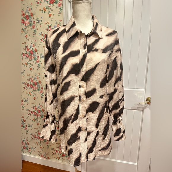 Black and cream zebra print button up blouse with tie at wrist and ruffle cuff - Picture 2 of 7